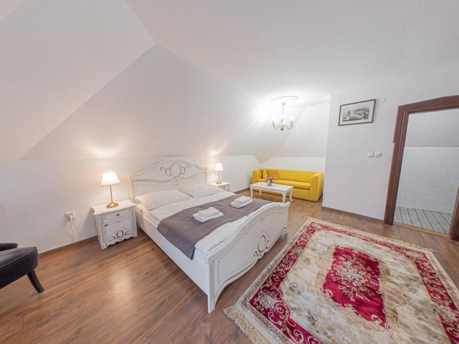 Hotel Salamander Banská Štiavnica Buitenkant foto