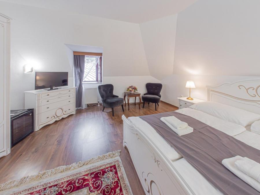 Hotel Salamander Banská Štiavnica Buitenkant foto