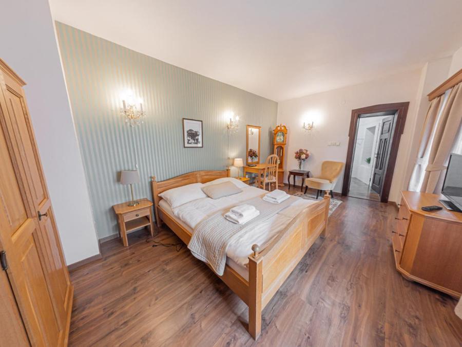 Hotel Salamander Banská Štiavnica Buitenkant foto