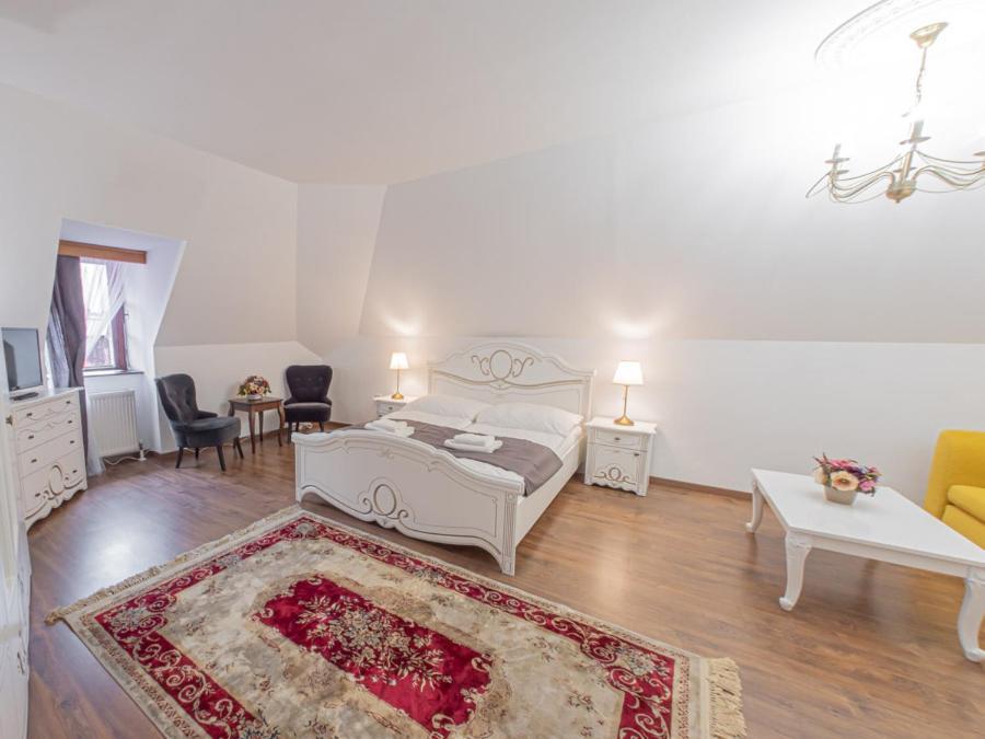 Hotel Salamander Banská Štiavnica Buitenkant foto